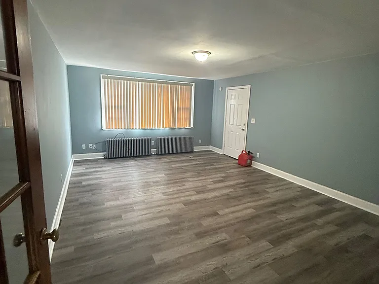 107 Shelley St — Photo 2