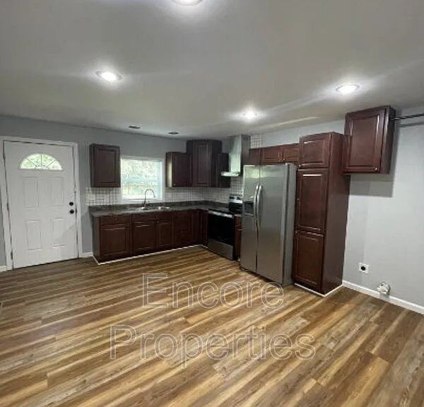 119 S 7th Ave — Photo 5