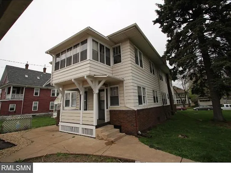 992 Wakefield Ave — Photo 4