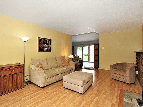 4th image of 255 Chestnut Ave