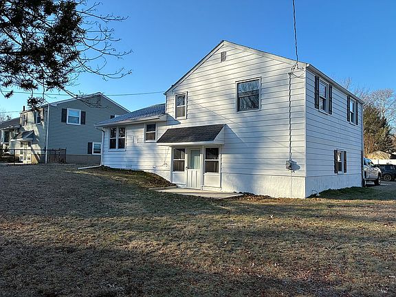 3rd image of 522 Eisenhower Ave