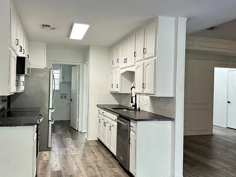 228 S Pearson Ln — Photo 6