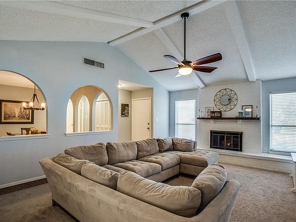 3rd image of 2524 Laurel Ln