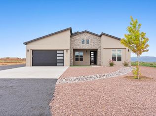516 2nd St NE, Rio Rancho, NM 87124