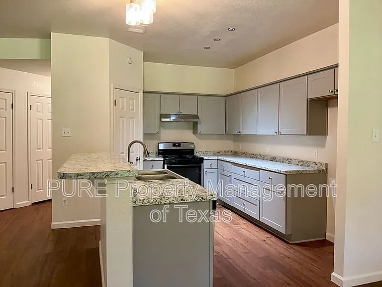 1102 Leah Ln — Photo 7