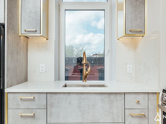 3rd image of 130 Graham Ave #4CC