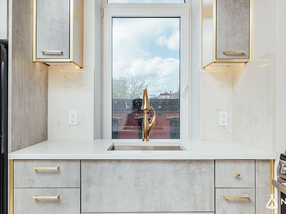 1st image of 130 Graham Ave #3S
