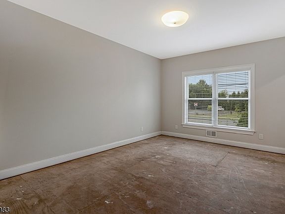5th image of 441 William St