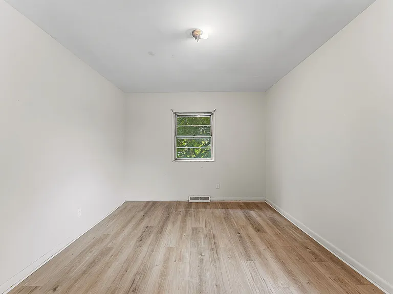 2762 Noble — Photo 13