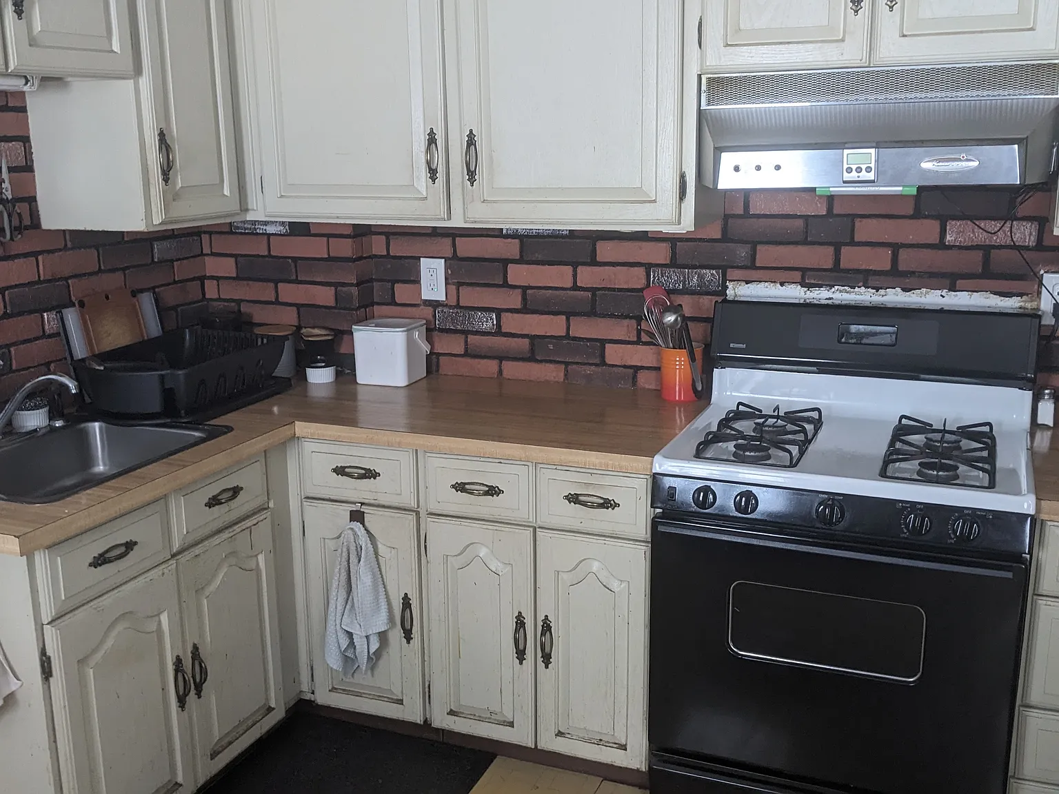 3 bed, 1100 sqft, $980 — Photo 3
