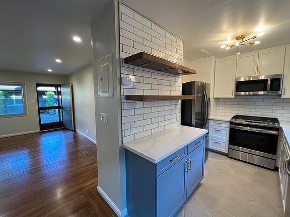 5th image of 715 Roble Ave APT 2
