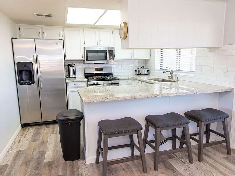 1025 N Menze St — Photo 30