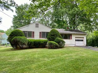 39 Stewart Ln, Berkeley Heights, NJ 07922