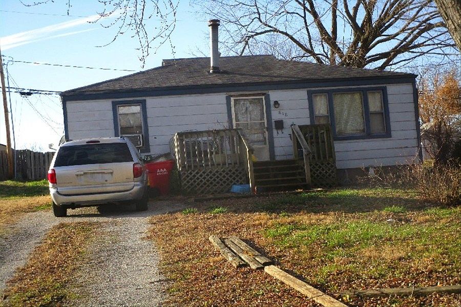 1st image of 818 S Woodbury St