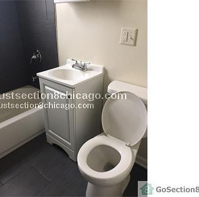 3rd image of 6625 S Greenwood Ave APT 2A