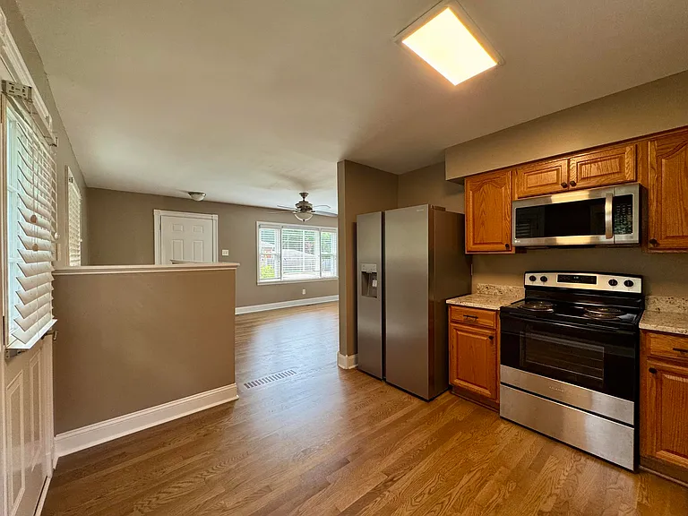 2564 Millbrook Dr — Photo 10