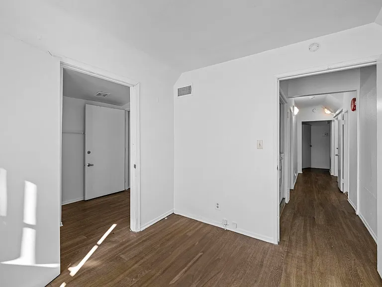 2335 Portland St — Photo 23