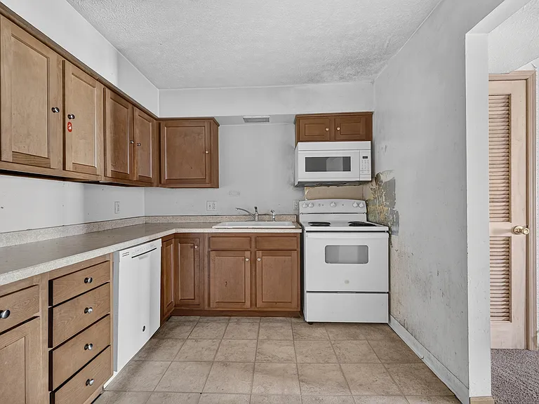 211 Park Ave #5 — Photo 6