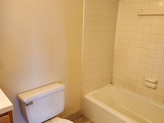 4th image of 35 Oakmount Ave #St29