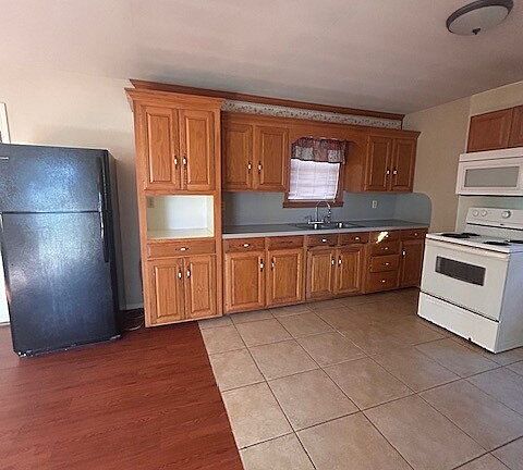 2nd image of 806 Cox Rd