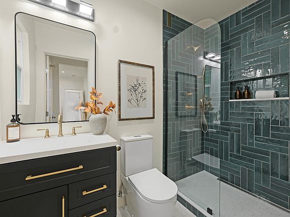 5th image of 327 Butterfield Road