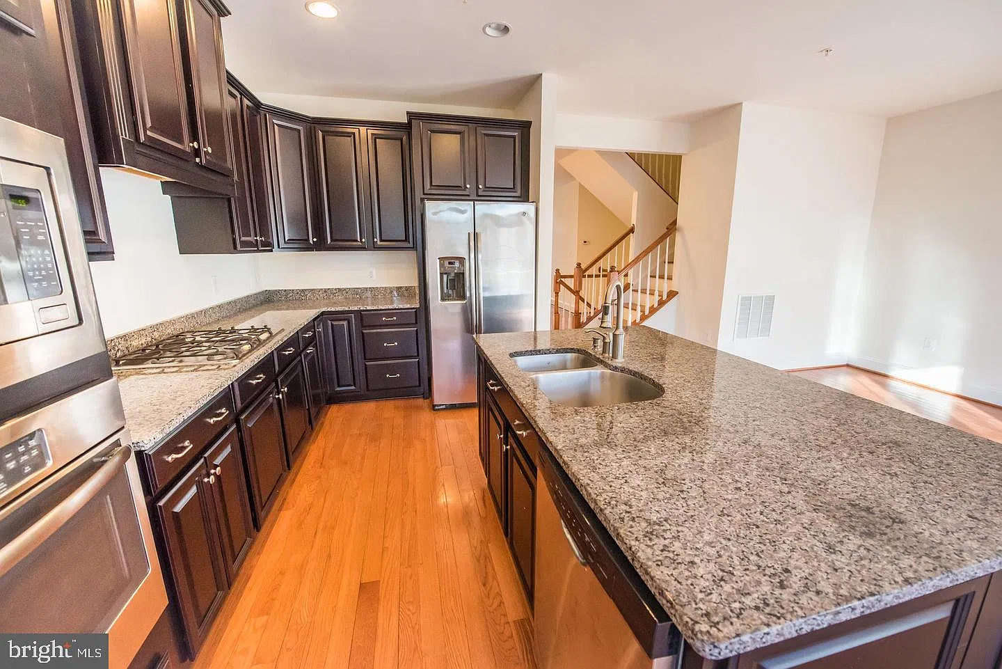 3 bed, 3.5 bath, 3130 sqft, $3,550 — Photo 2
