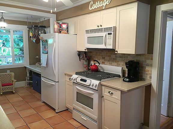 5th image of 1149 Charles St
