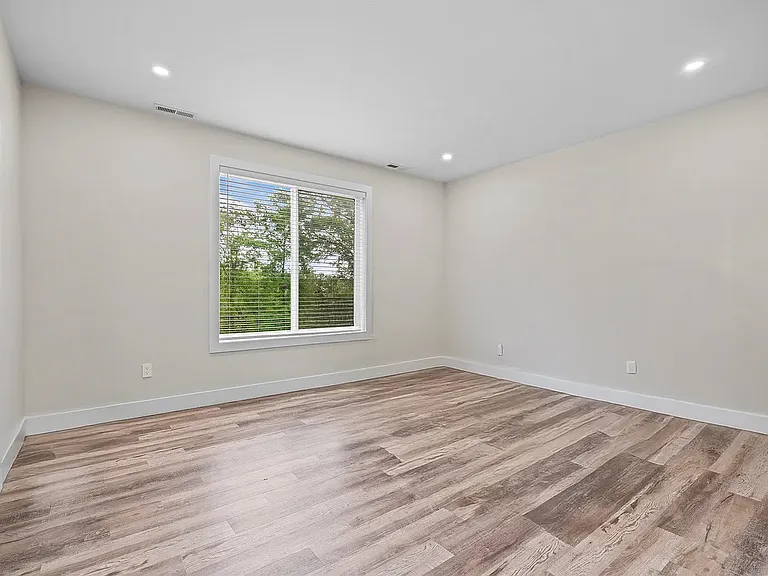 308 Pineridge Dr — Photo 10