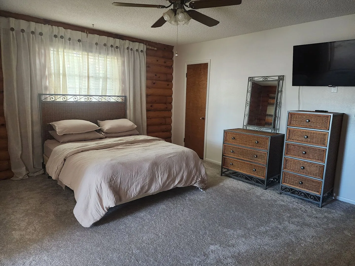 Three Bedroom Home in Hurricane-Furnished! — Photo 2