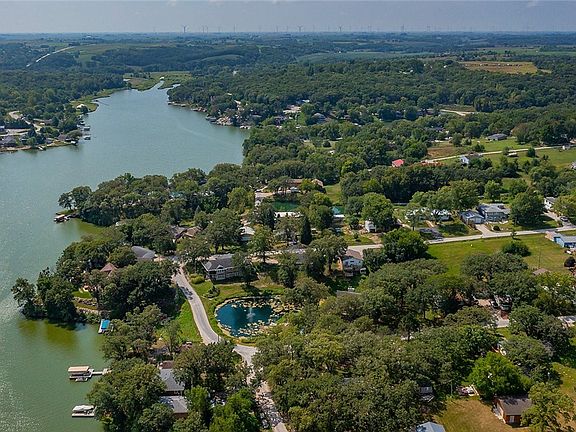 3rd image of 9105 Oak Crest Ct