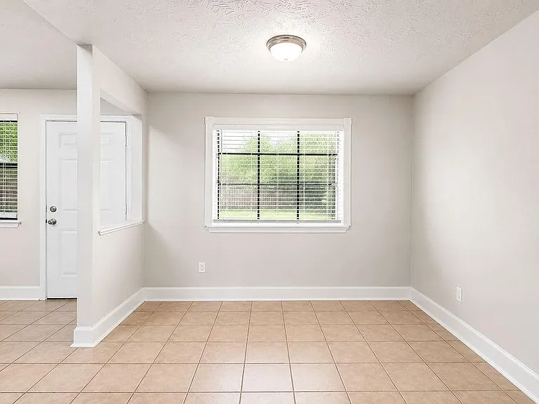 14910 Grassington Dr — Photo 17