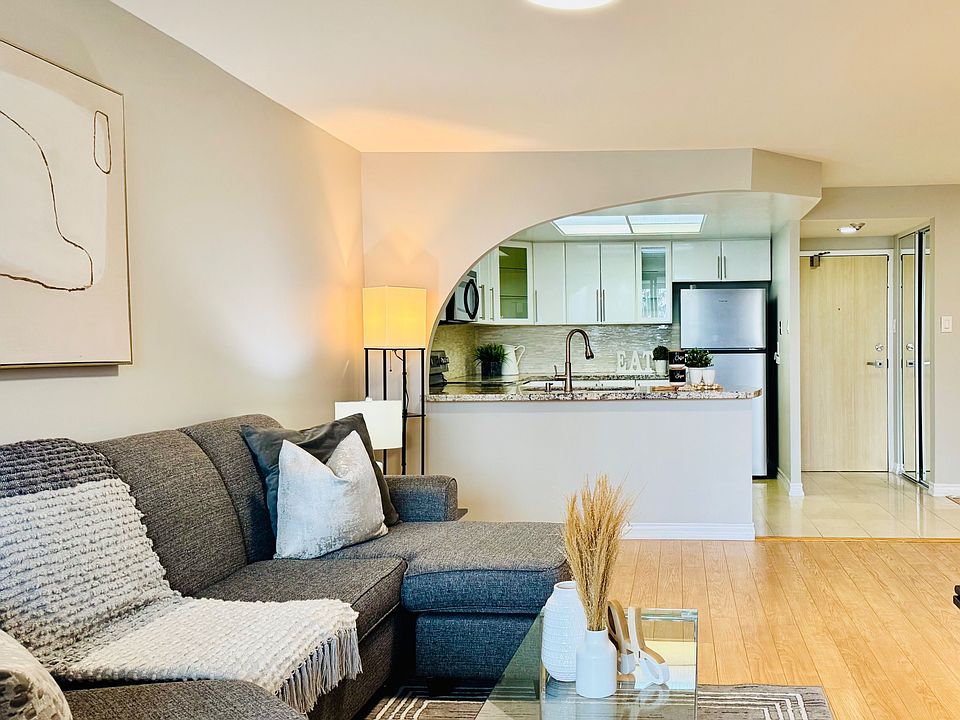 1st image of 7601 Bathurst St #402
