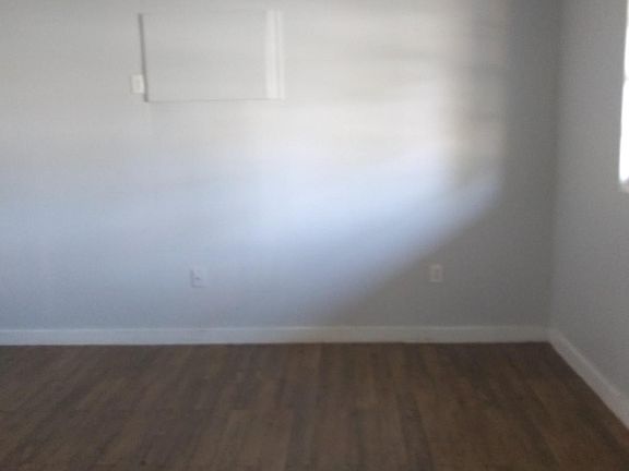 5th image of 30 W Herrick Dr