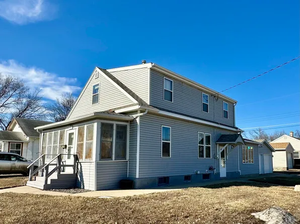 829 7th Ave NE, Aberdeen, SD 57401