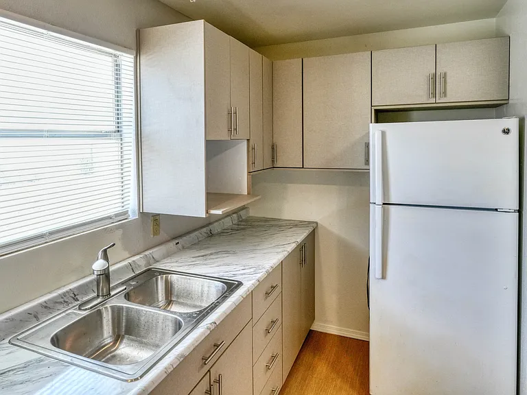 Branson Apartments — Photo 22