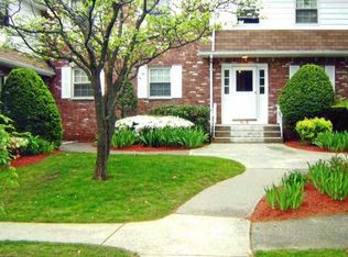 56 Parkside Dr, Suffern, NY 10901