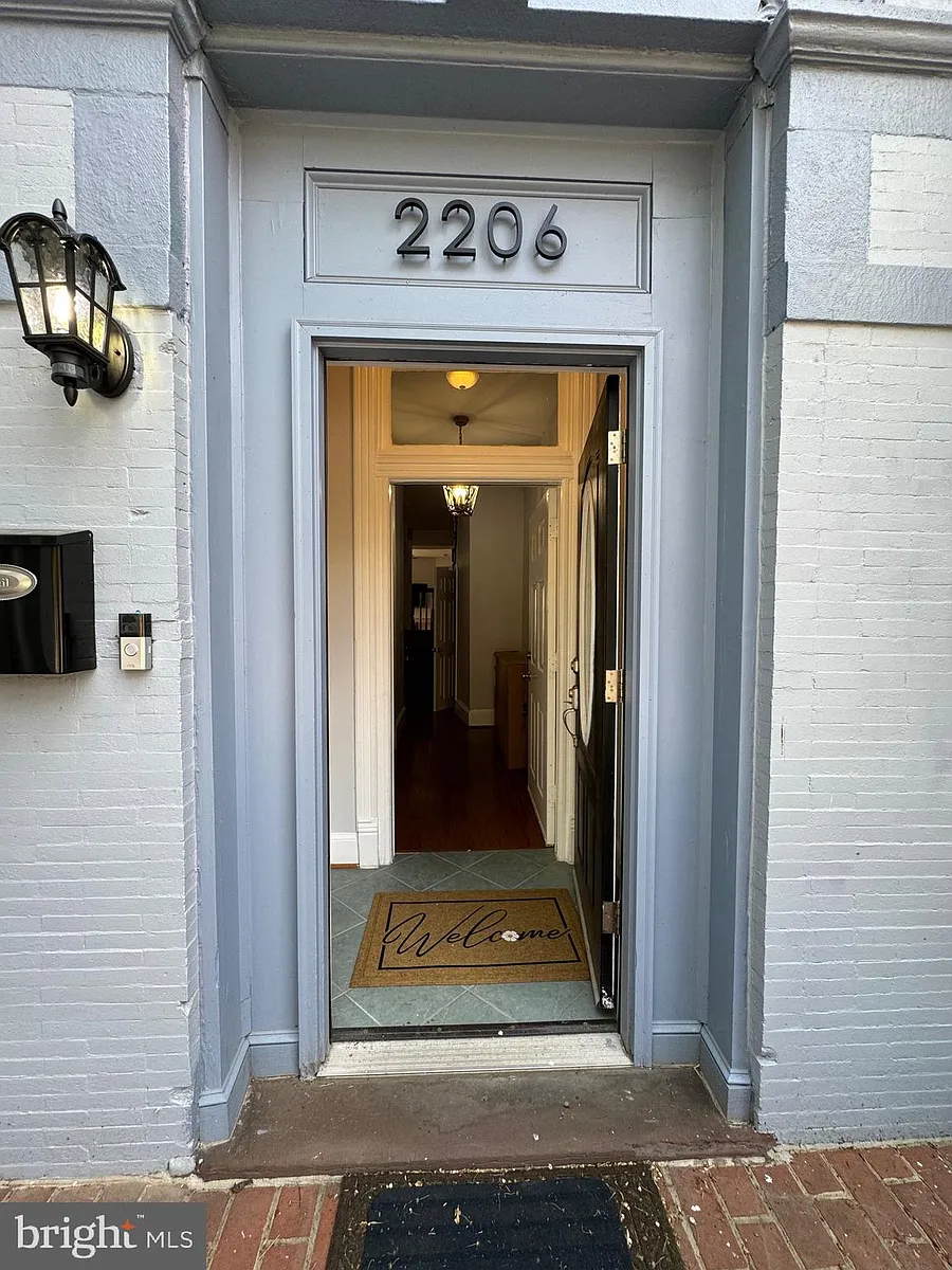 Building Photo - 2206 1st St NW #A