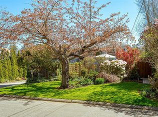 943 Linkleas Ave, Oak Bay, BC V8S5C4