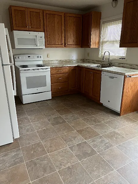 2 bed, 1.0 bath, $1,450 — Photo 2