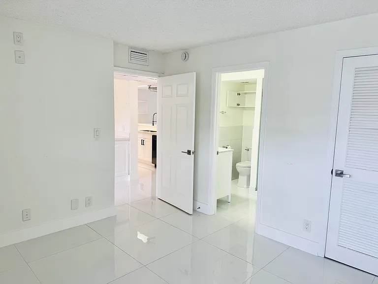 9 Royal Palm Way #102 — Photo 16