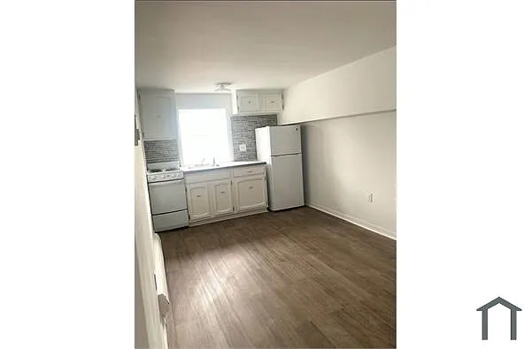 Building Photo - 40 E High St #9
