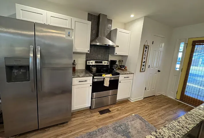 4 bed, 1584 sqft, $4,200 — Photo 3