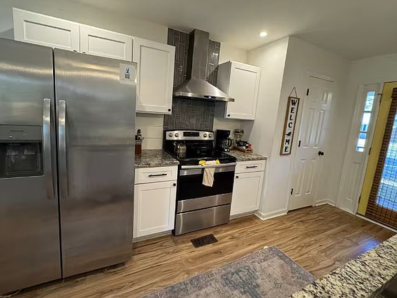 3rd image of 822 Eastern White Pines Rd