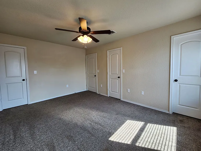 622 Creekside Cir — Photo 16
