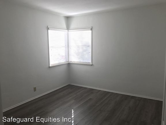 4th image of 3829 1/2 E 15th St