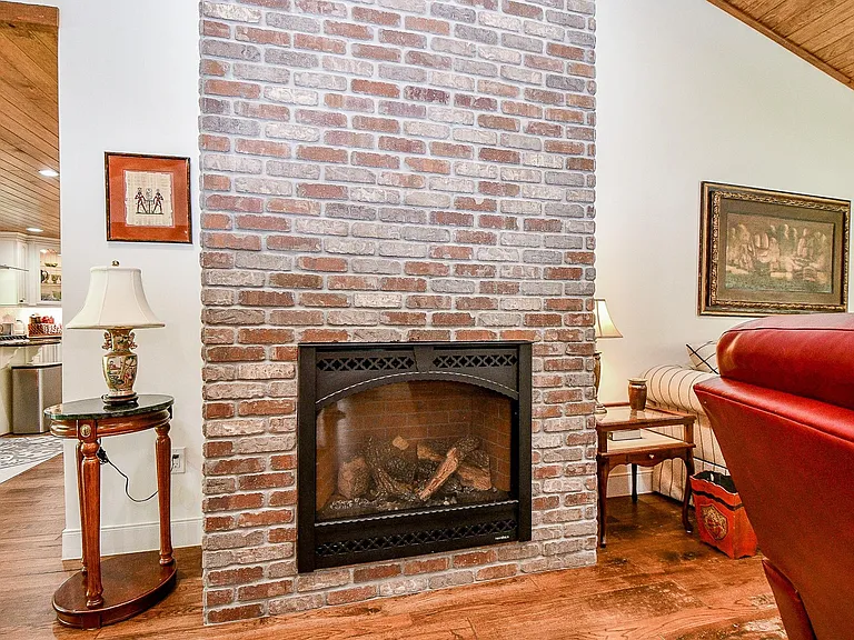 922 Chantilly Ln — Photo 17