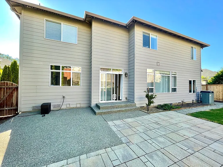 1921 NE 34th Pl — Photo 36