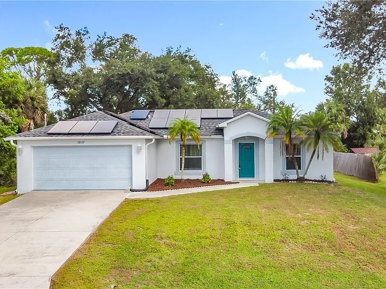 18522 Robinson Ave — Photo 1