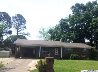 207 Bobwhite Dr SW, Decatur, AL 35601