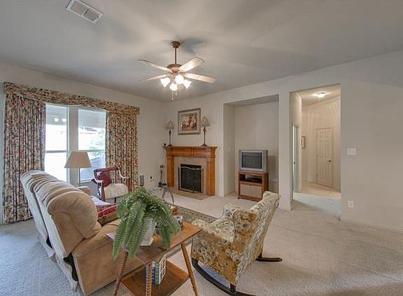 4th image of 2905 Independence Dr